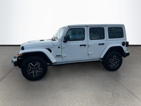 Used 2025 Jeep Wrangler Unlimited Sahara AWD/4WD image 4