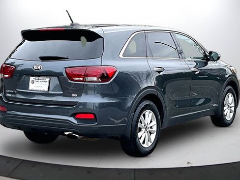 Used 2020 Kia Sorento LX image 9