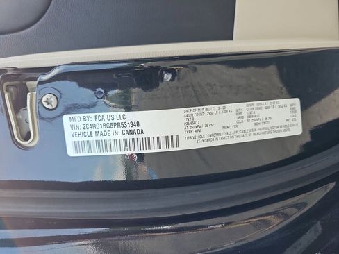 Used 2023 Chrysler Pacifica Touring-L FWD image 39