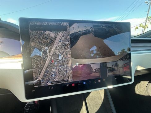 Used 2022 Tesla Model S AWD/4WD image 17