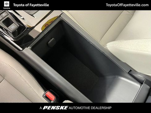 Used 2026 Toyota Camry XLE FWD image 39