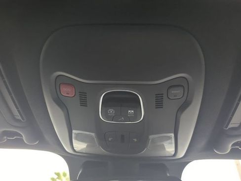 Used 2020 Jeep Renegade Altitude FWD image 24