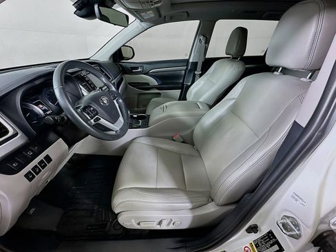 Used 2019 Toyota Highlander Limited Platinum image 16