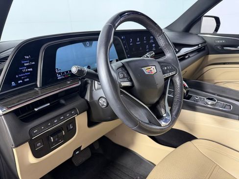 Used 2023 Cadillac Escalade Premium Luxury w/ Performance Package AWD/4WD image 17