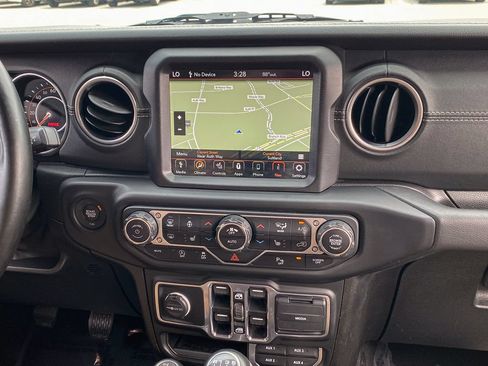 Used 2020 Jeep Wrangler Unlimited Sahara AWD/4WD image 32