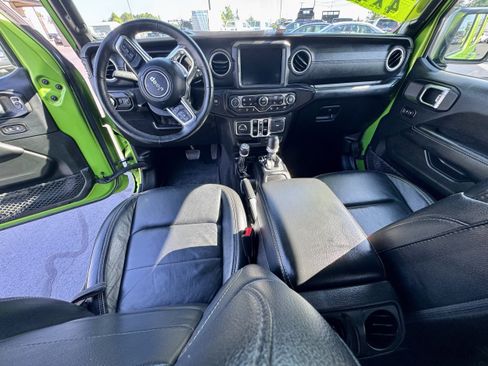 Used 2018 Jeep Wrangler Unlimited Sahara w/ Uconnect 4C Nav & Sound Group AWD/4WD image 11