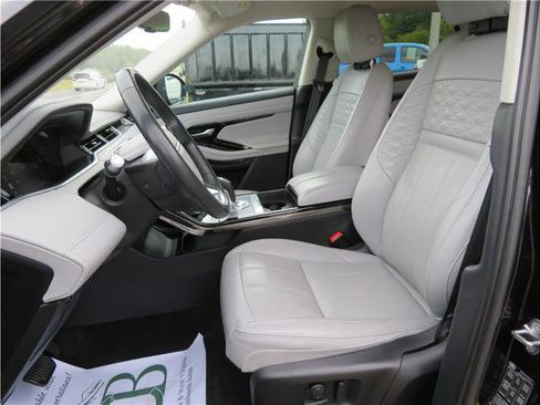 Used 2020 Land Rover Range Rover Evoque SE image 4