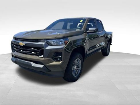 Used 2024 Chevrolet Colorado LT w/ LT Convenience Package II AWD/4WD image 3