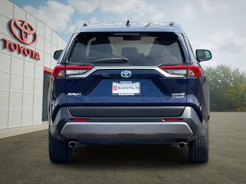 Certified 2020 Toyota RAV4 Limited AWD/4WD image 4
