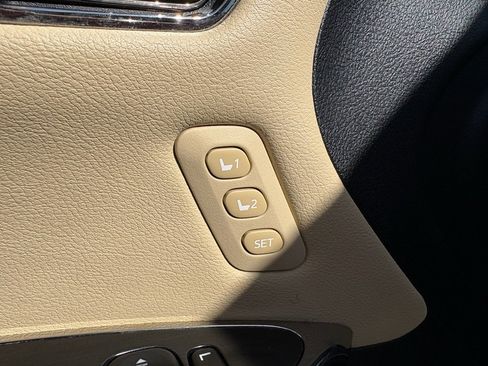 Used 2015 Toyota Avalon Limited image 11