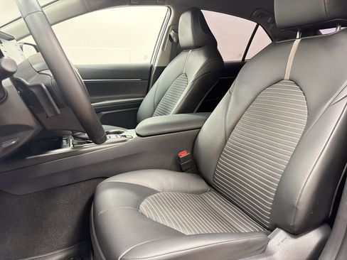 Used 2024 Toyota Camry SE image 5
