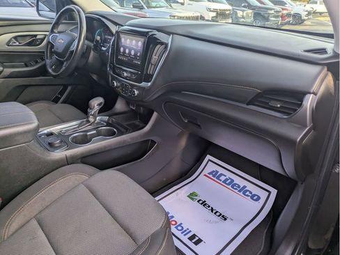Used 2021 Chevrolet Traverse LT image 28