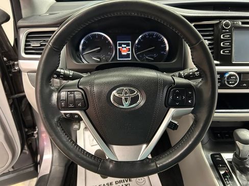 Used 2015 Toyota Highlander XLE AWD/4WD image 11
