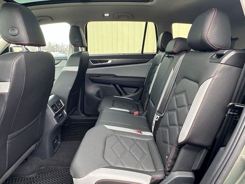 Used 2025 Volkswagen Atlas Peak Edition SE image 10