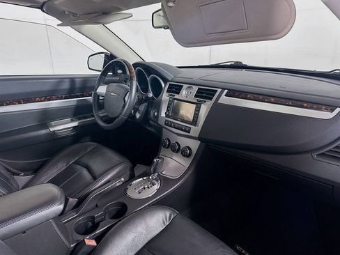 Used 2010 Chrysler Sebring Limited image 28