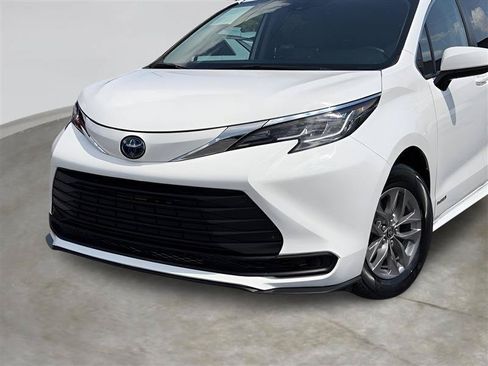 Used 2021 Toyota Sienna LE FWD image 5