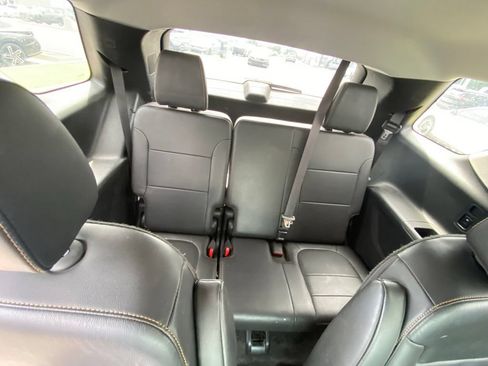 Used 2020 Chevrolet Traverse LT w/ Driver Confidence II Package AWD/4WD image 24