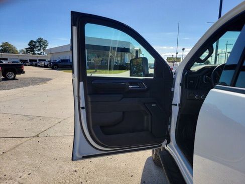 Used 2024 GMC Sierra 2500 AT4 w/ Technology Package image 13