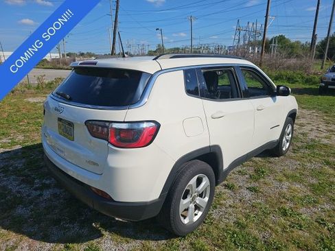 Used 2017 Jeep Compass Latitude w/ Popular Equipment Group AWD/4WD image 3