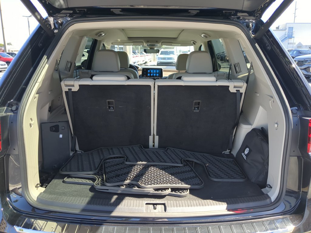 Certified 2025 Volkswagen Atlas SEL Premium R-Line AWD/4WD image 9