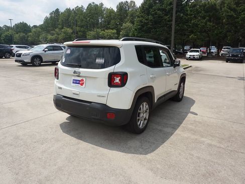 Used 2021 Jeep Renegade Latitude FWD image 21