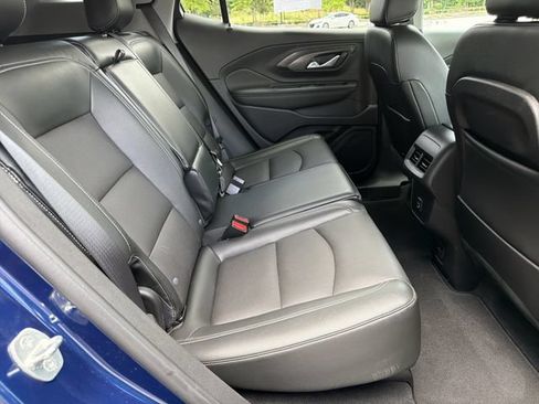 Used 2023 GMC Terrain SLT w/ Infotainment Package II FWD image 17