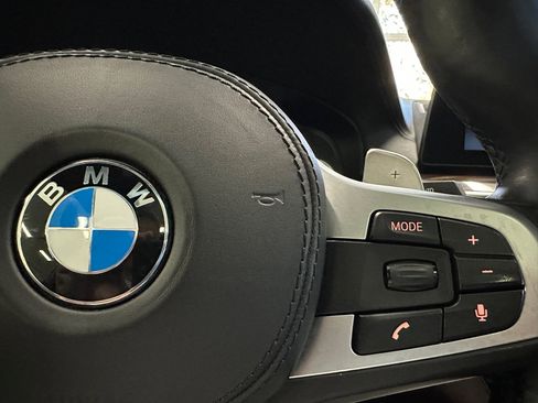 Used 2018 BMW M550i xDrive image 40