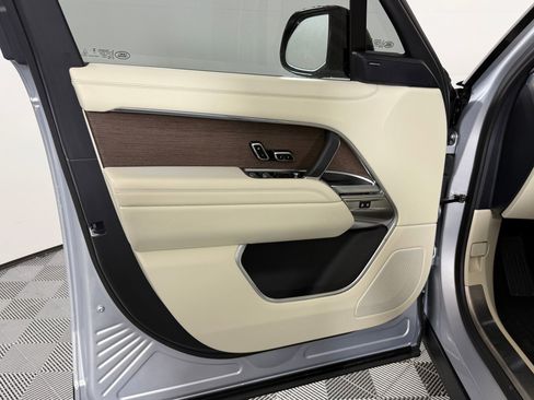 Used 2024 Land Rover Range Rover Long Wheelbase SE image 20