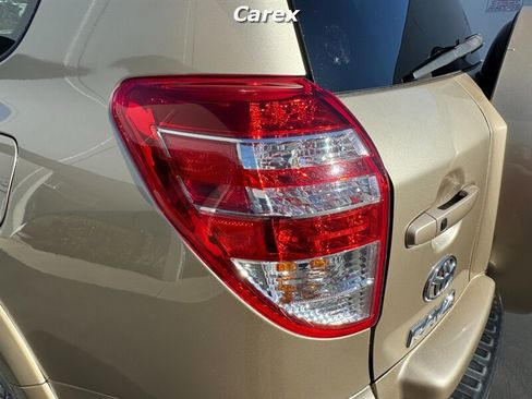 Used 2011 Toyota RAV4 Limited image 9