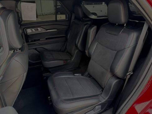 Used 2025 Ford Explorer ST w/ Sun And Sound Package AWD/4WD image 23