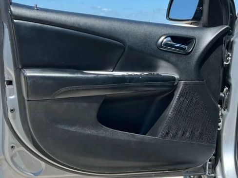 Used 2017 Dodge Journey SE w/ Flexible Seating Group image 12