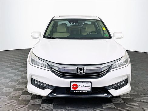 Used 2016 Honda Accord Touring image 2