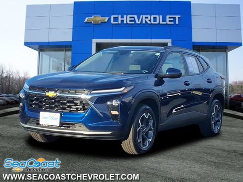 Used 2024 Chevrolet Trax LT w/ Driver Confidence Package image 3