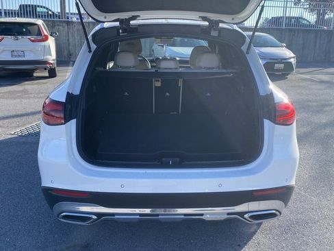 Used 2025 Mercedes-Benz GLC 350e 4MATIC image 7