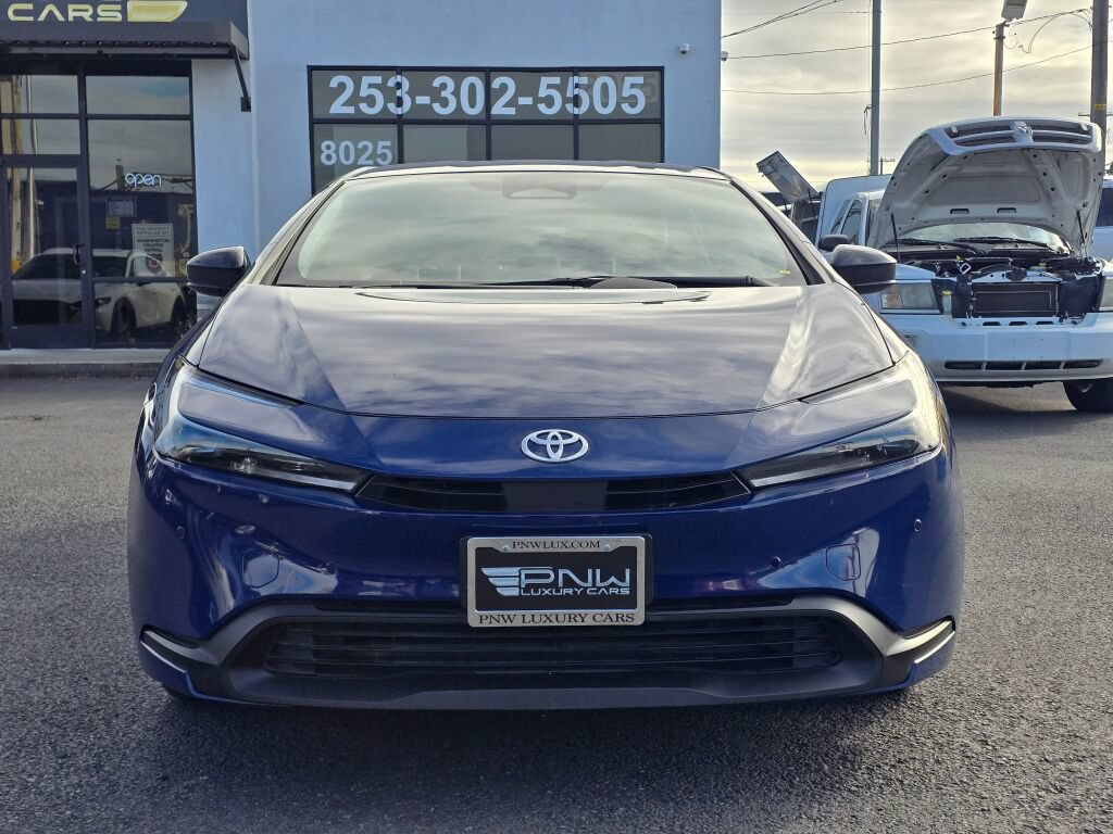 Used 2023 Toyota Prius LE FWD image 3