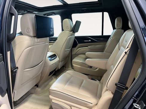Used 2023 Cadillac Escalade Premium Luxury AWD/4WD image 11