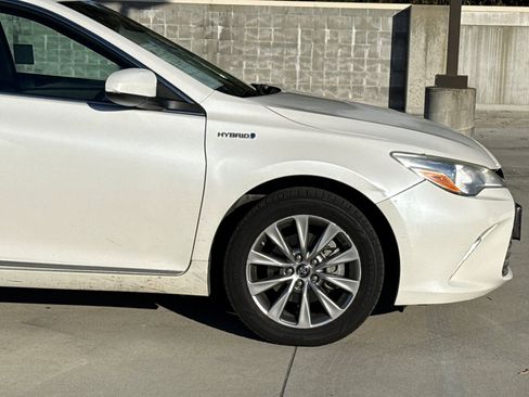 Used 2017 Toyota Camry XLE w/ Moonroof Package image 16