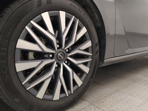 Used 2025 Nissan Altima 2.5 SV FWD image 31
