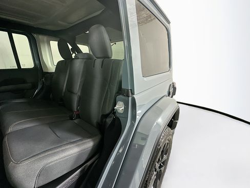 Used 2025 Jeep Wrangler Sahara image 26