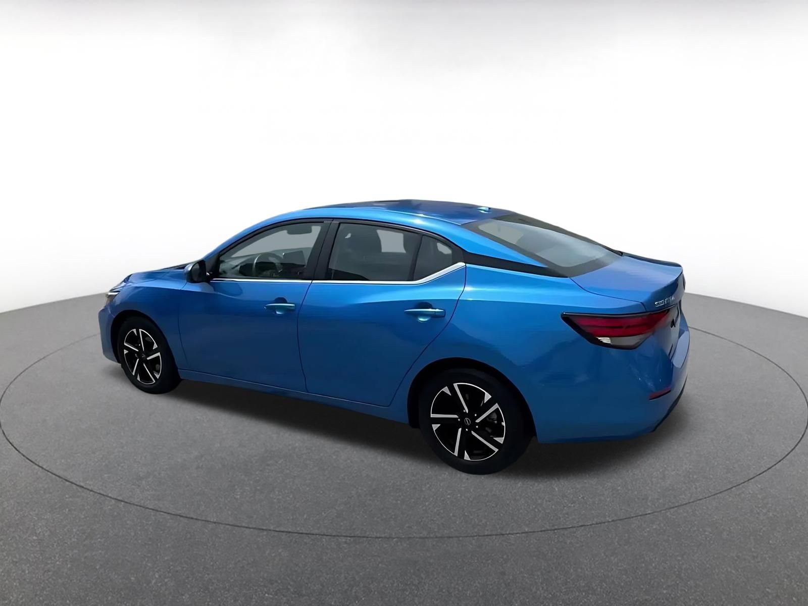 Used 2025 Nissan Sentra SV FWD image 9
