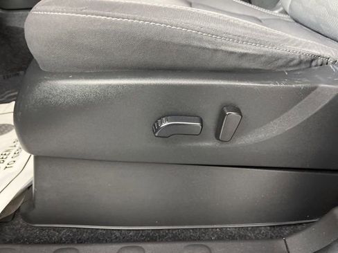 Used 2024 Nissan Frontier SV image 32