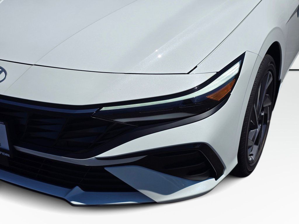 New 2026 Hyundai Elantra Limited FWD image 11
