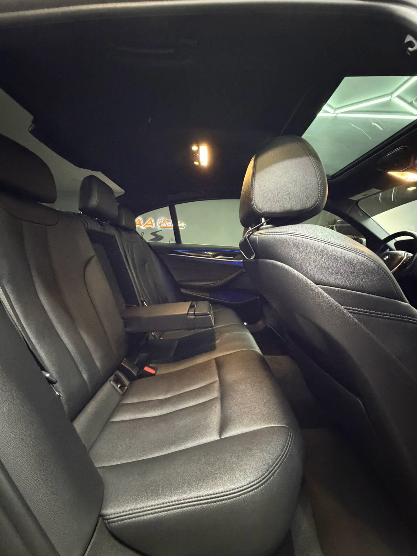 Used 2018 BMW 530e w/ Premium Package 2 RWD image 31