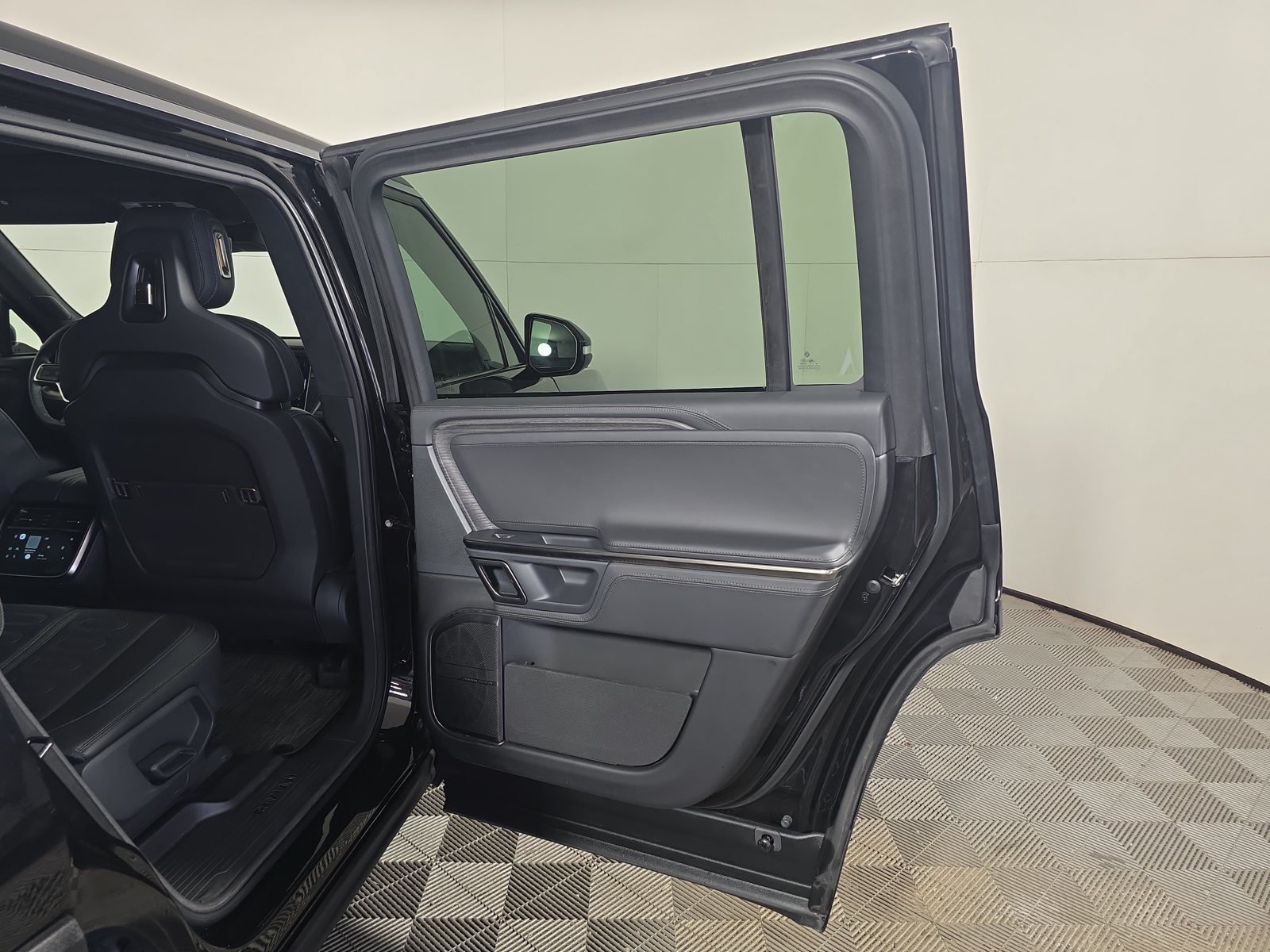 Used 2022 Rivian R1S Launch Edition Quad AWD/4WD image 19