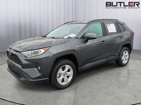 Used 2021 Toyota RAV4 XLE AWD/4WD image 2