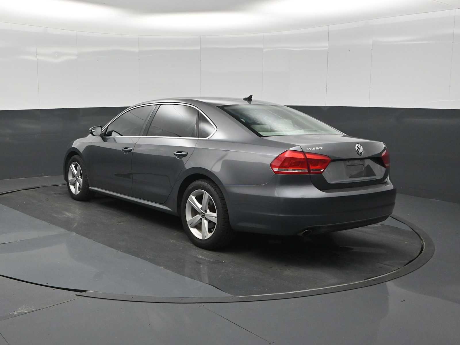 Used 2012 Volkswagen Passat TDI SE FWD image 6