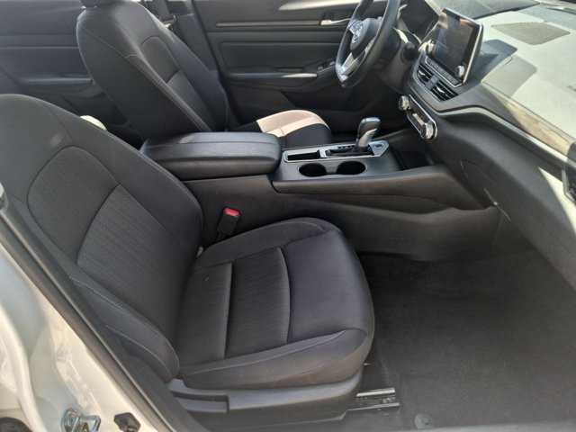 Used 2025 Nissan Altima 2.5 SV FWD image 30