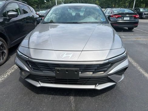 Used 2025 Hyundai Elantra Sport FWD image 3