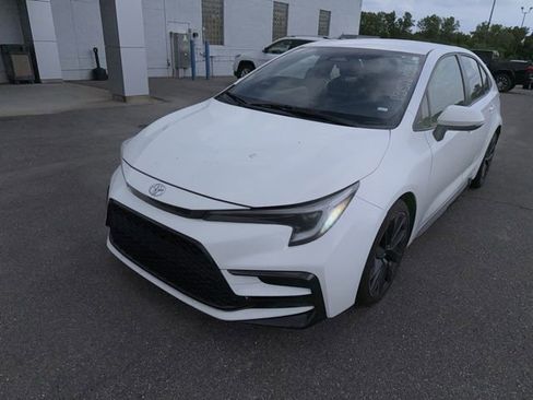 Used 2023 Toyota Corolla SE FWD image 2