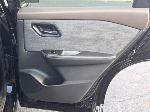 Used 2021 Nissan Rogue S image 7